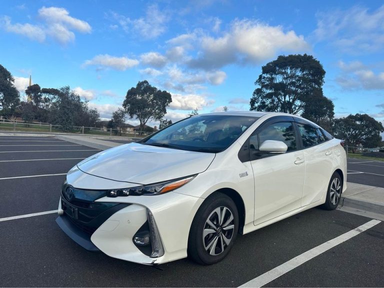 2019 Toyota Prius PHV